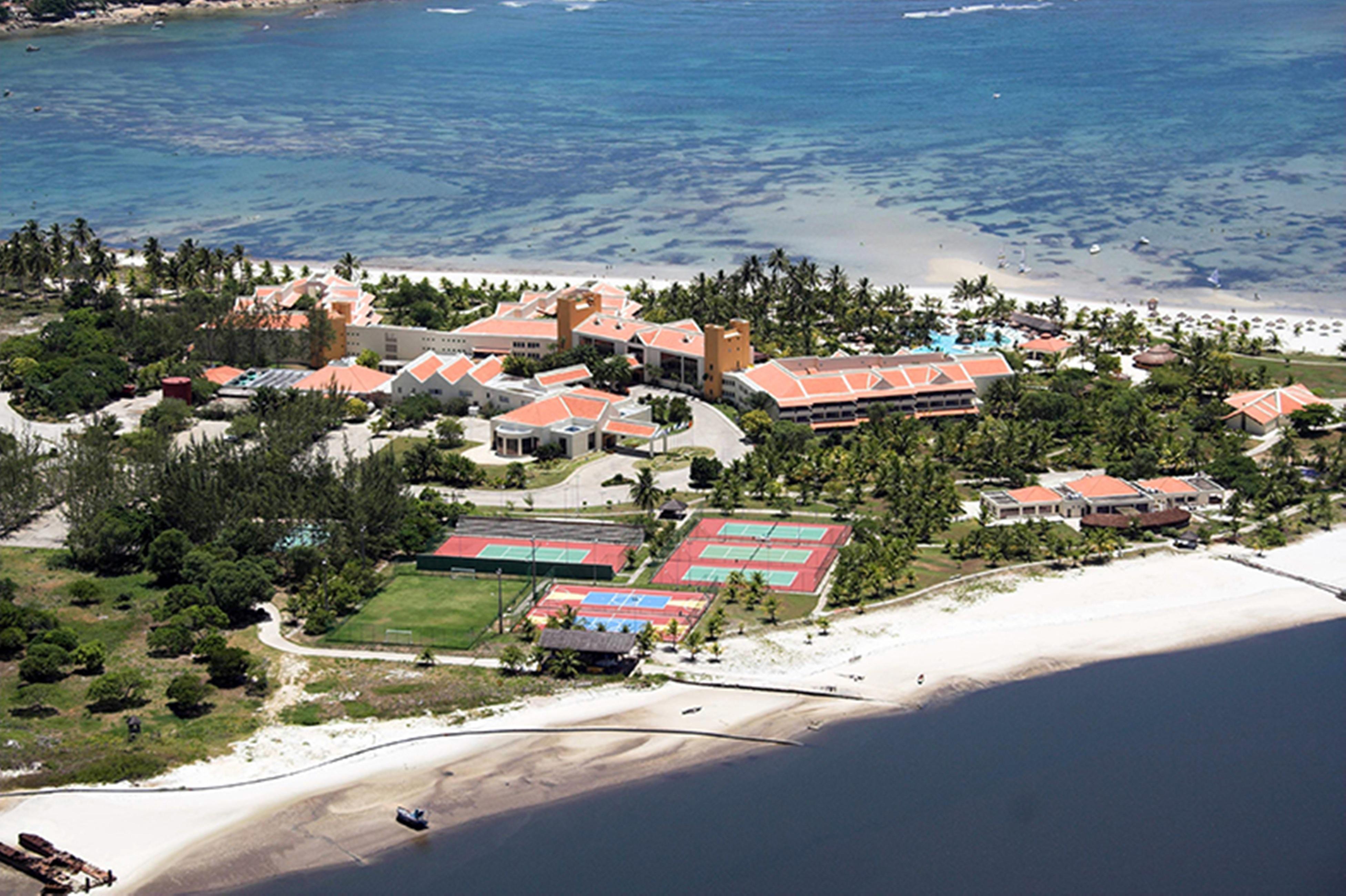 Vila Gale Cabo Cabo de Santo Agostinho Exterior photo Aerial view of the resort